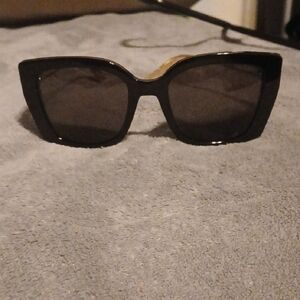 Elegant Black Sunglasses